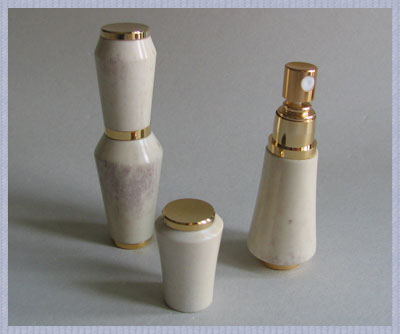 Parfumeuses en bois