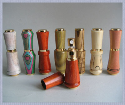 Parfumeuses en bois